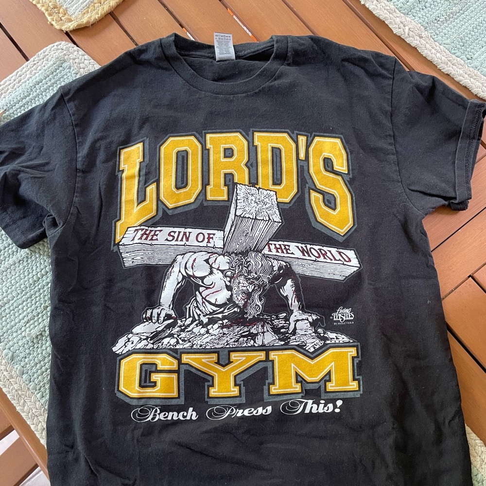 LORDS GYM T SHIRT SIZE MEDIUM GENTLY WORN